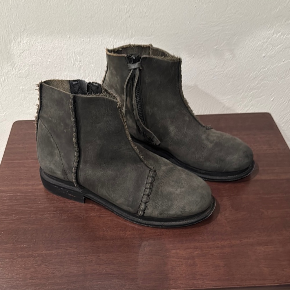 Petrucha Unisex Suede Boots size 37 EU
